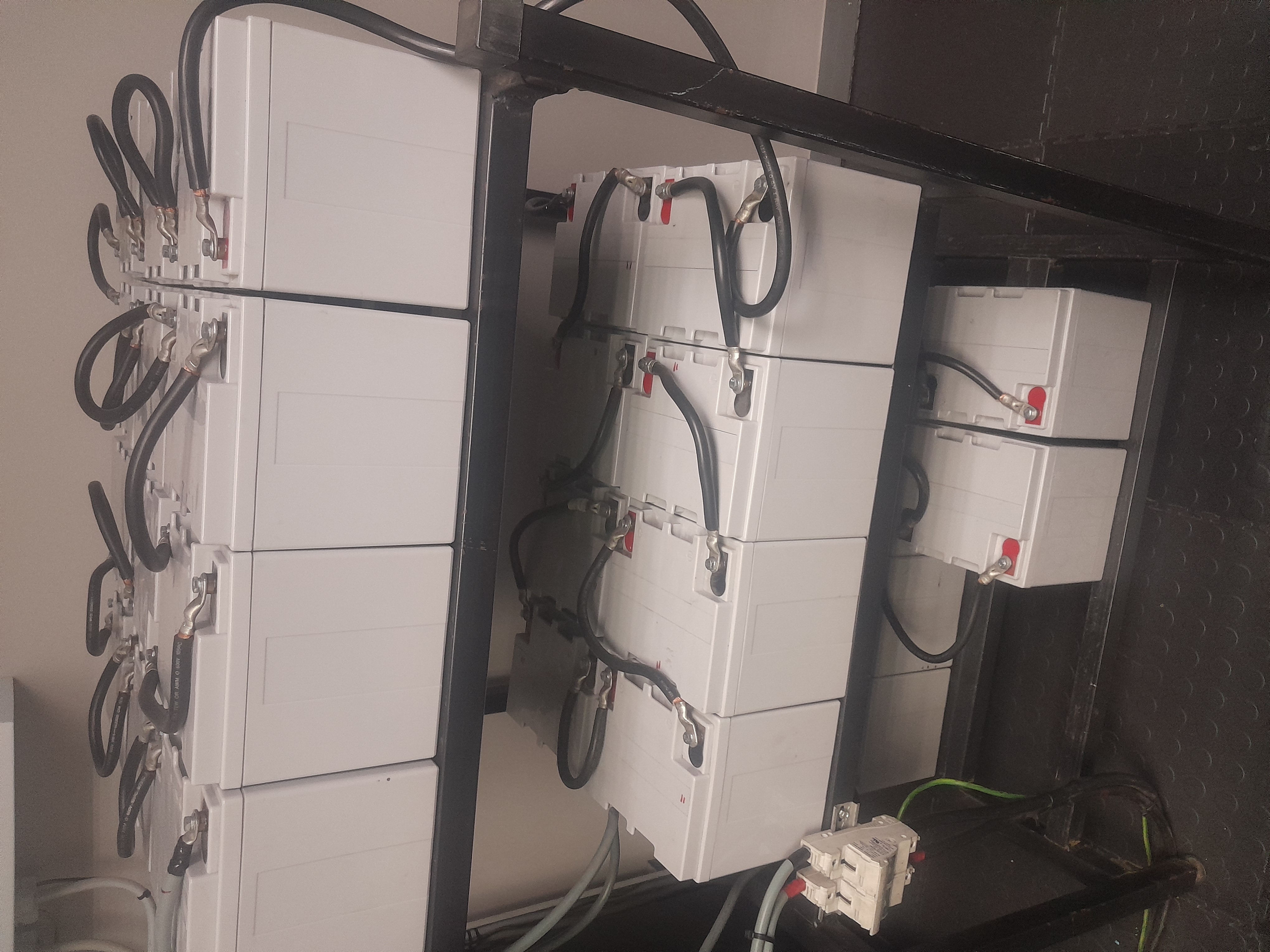Lead acid battery rack